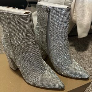 Steve Madden 9.5 Nola Rhinestones Boots